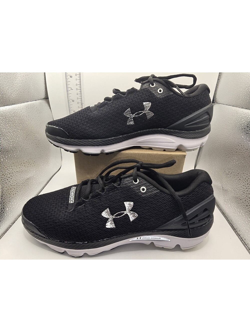 Under Armour Charged Gemini Low Top Size 11 Mesh Sneakers Black/White Men’s